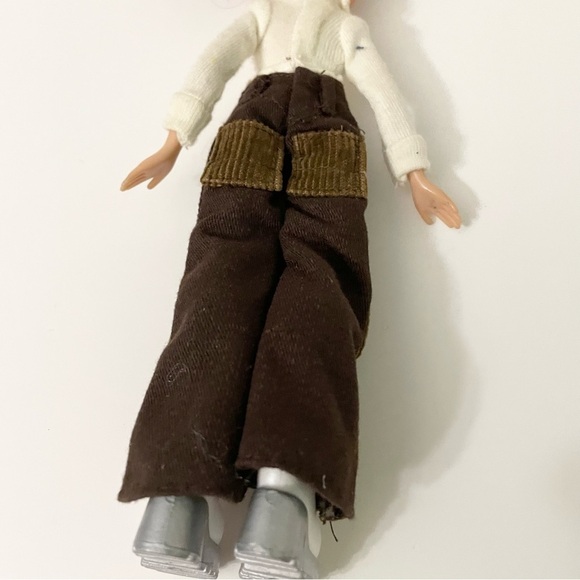 Bratz Doll Phoebe MGA Doll - Picture 15 of 16